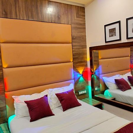 Hotel Blue Wellington - Near Mumbai Airport Exterior foto