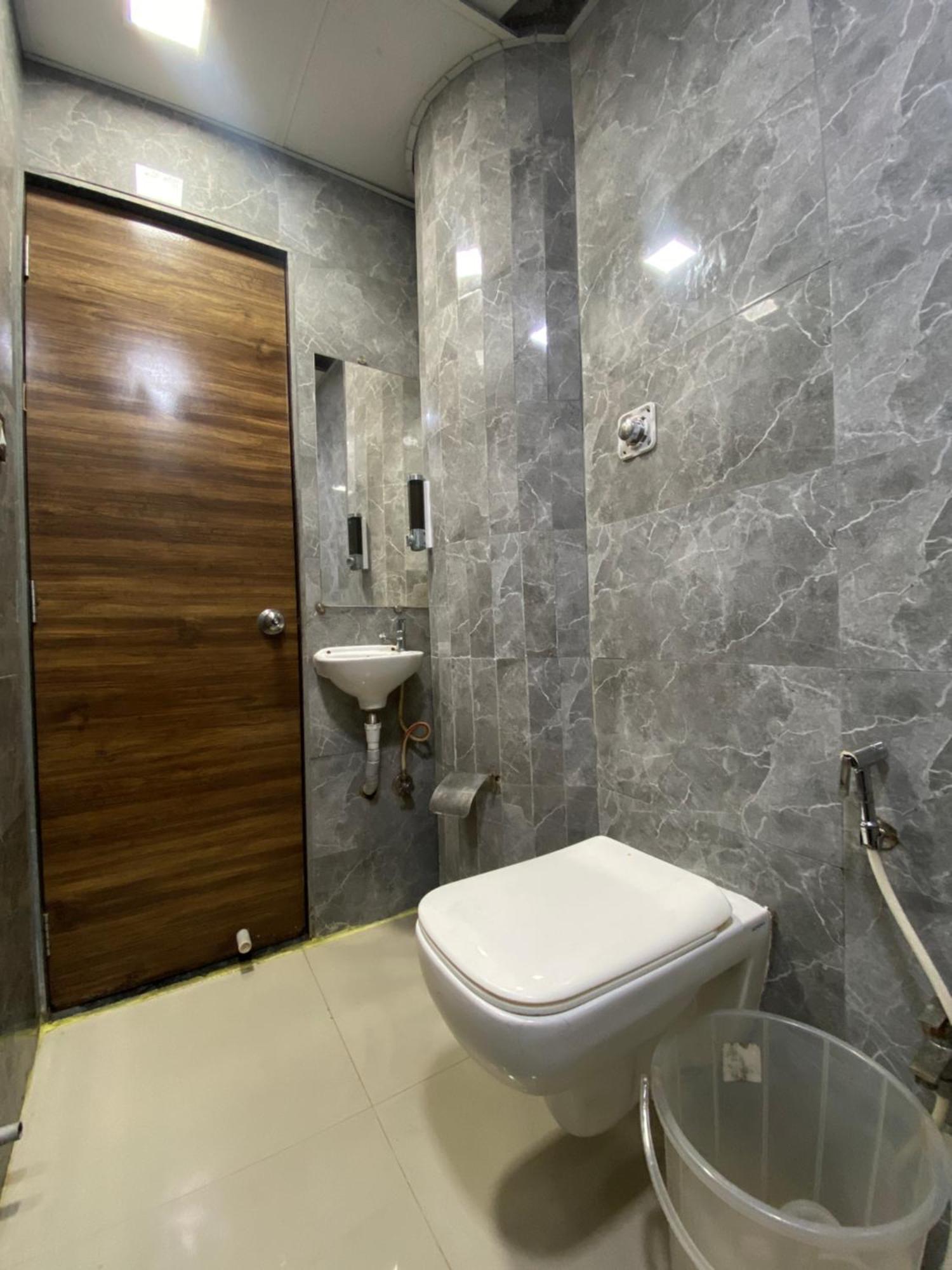 Hotel Blue Wellington - Near Mumbai Airport Exterior foto