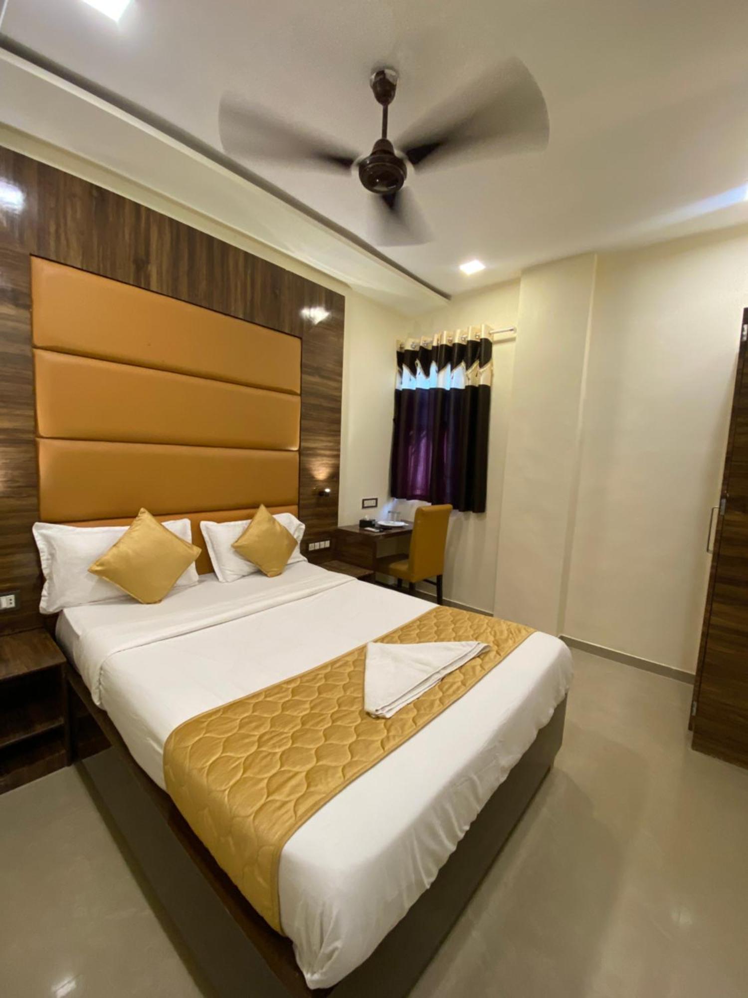 Hotel Blue Wellington - Near Mumbai Airport Exterior foto